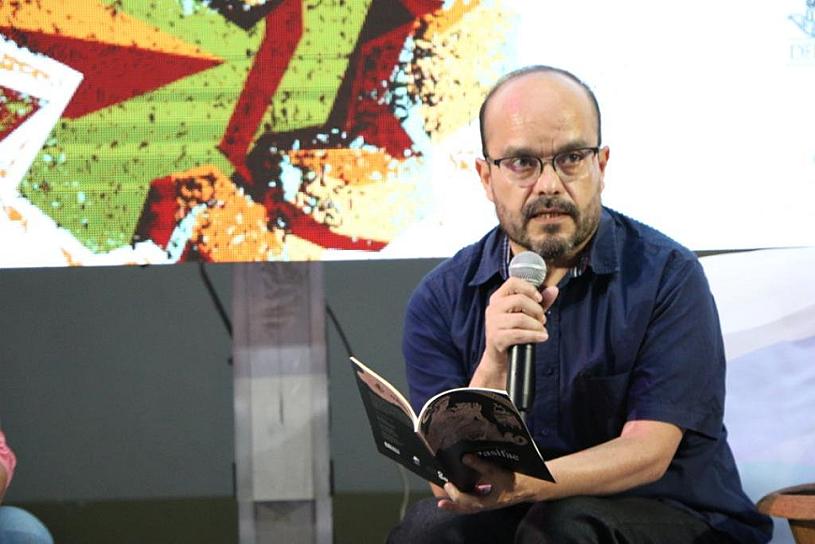 PRESENTA JAVIER ACOSTA SU POEMARIO “PASÍFAE”