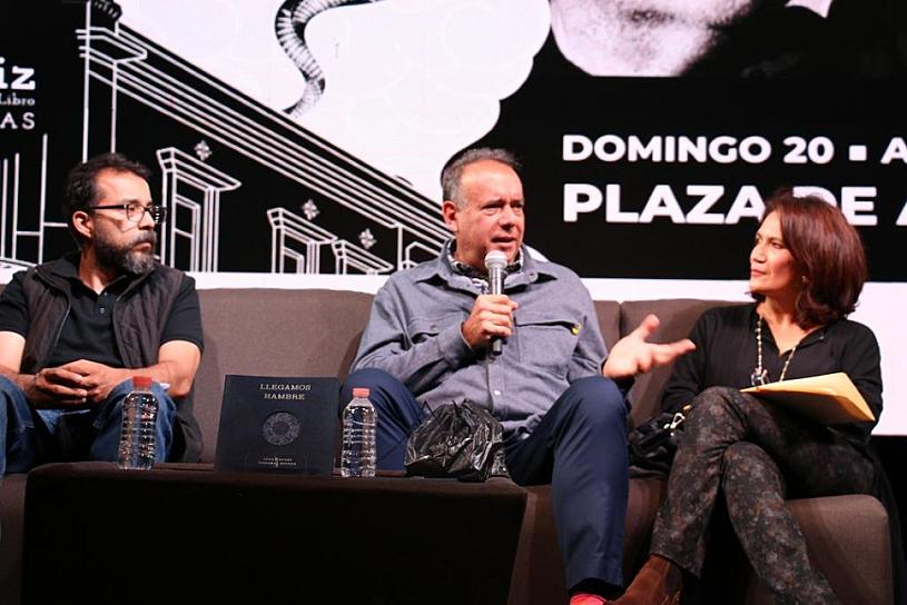 PRESENTA JUAN CORONEL RIVERA SU POEMARIO EN LA FENALIZ 