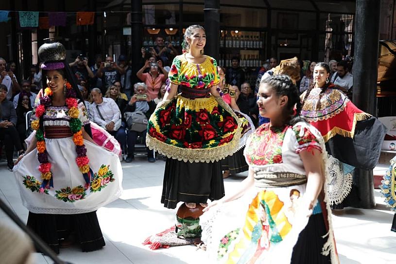 PRESENTA MICHOACÁN MÚSICA Y DANZA TRADICIONAL EN EL FESTIVAL DE DÍA DE MUERTOS 