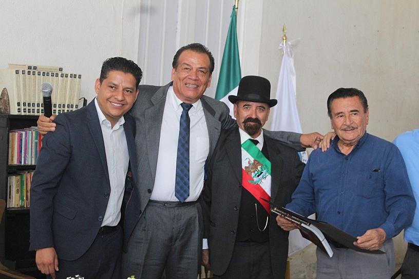 PRESENTAN EL LIBRO “DE SANTA ELENA A RÍO GRANDE”