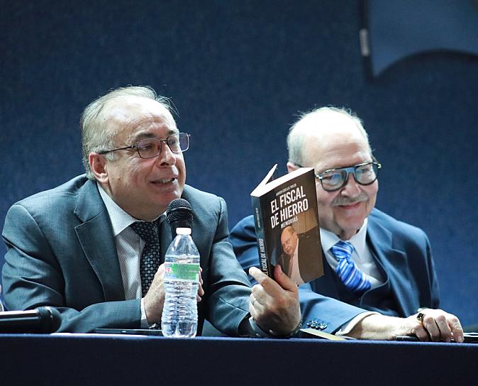 PRESENTAN EL LIBRO “EL FISCAL DE HIERRO”