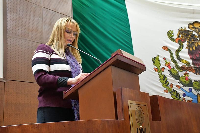 Presentan iniciativa de familia de acogida