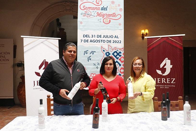 PRESENTAN LA EDICIÓN CONMEMORATIVA DEL MEZCAL “JEREZ, CAPITAL MIGRANTE”