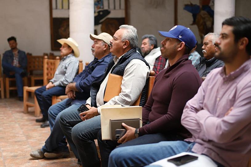 PRESENTAN PROGRAMAS DE APOYO PARA CAMPESINOS JEREZANOS 