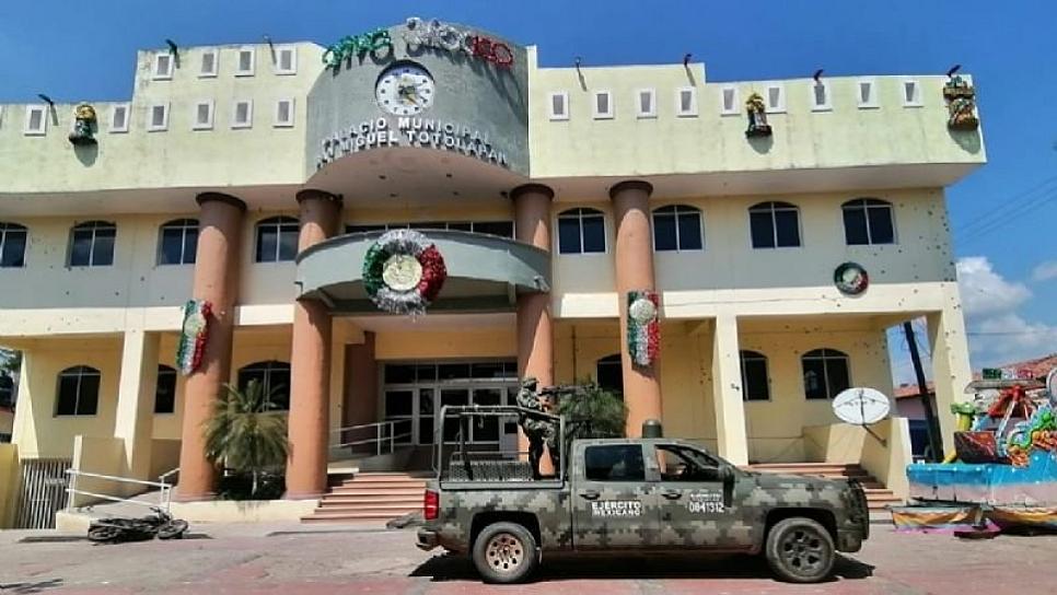PRESENTAN PRUEBAS DEL ATAQUE A ALCALDÍA DE SAN MIGUEL TOTOLAPAN 