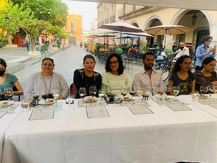 PRESENTAN VINOS LA CASONA EDICIÓN CONMEMORATIVA DE LOS 450 AÑOS DE LA FUNDACIÓN DE JEREZ