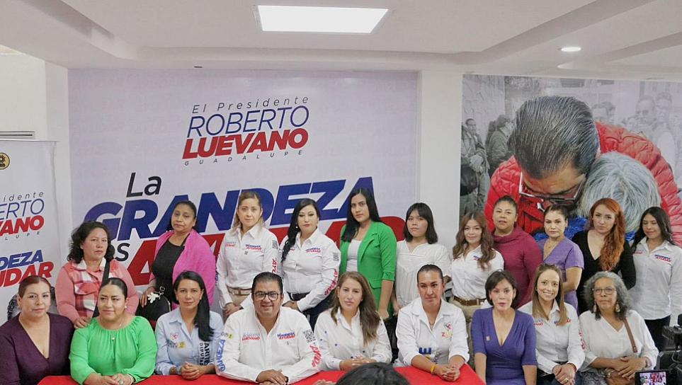 PRESENTA ROBERTO LUÉVANO PROGRAMA AYUDAR PARA CRECER 