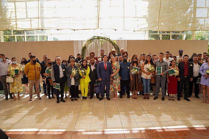 PRESIDEN JORGE MIRANDA Y MARIBEL HERRERA UNIÓN DE 37 PAREJAS EN MATRIMONIOS COLECTIVOS 