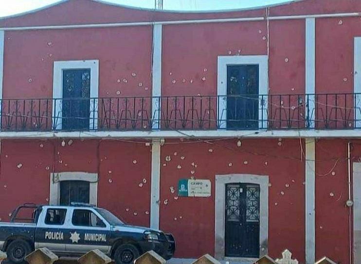 PRESUNTOS SICARIOS ATACAN LA COMANDANCIA DE TEPETONGO