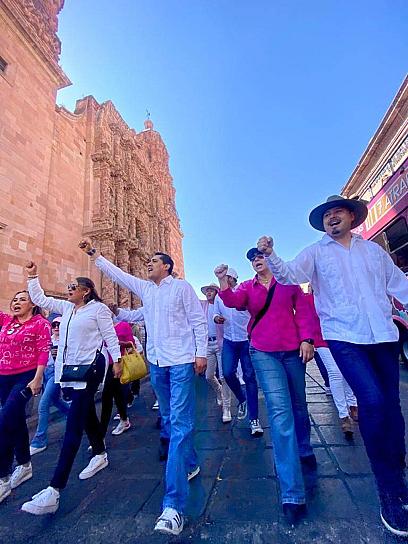 PRIÍSTAS MARCHAN A FAVOR DEL INE EN ZACATECAS 