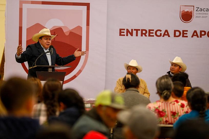 PROMETE DAVID MONREAL CONTINUAR REHABILITACIÓN DE CARRETERAS