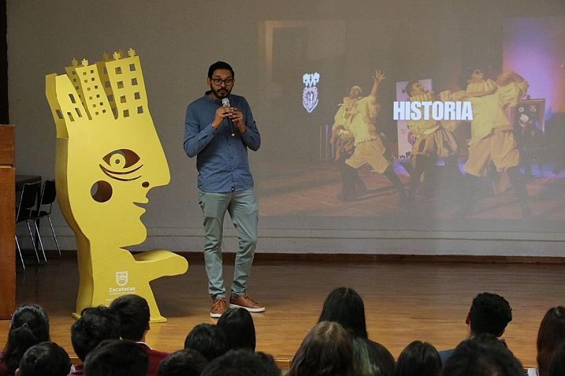 PROMOCIONAN EL FESTIVAL DE TEATRO DE CALLE EN INSTITUCIONES EDUCATIVAS