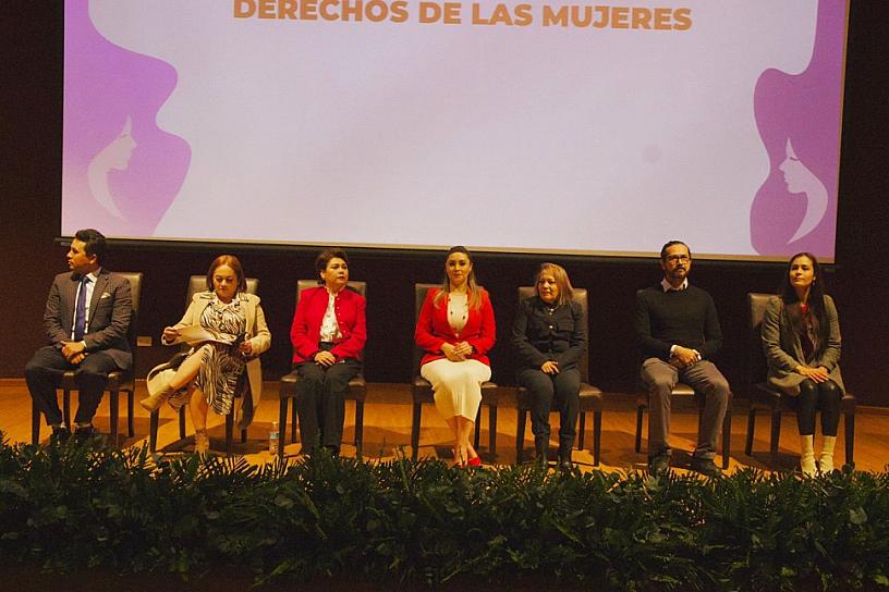 PROMUEVEN DERECHOS DE LAS MUJERES COMO PARTE DEL CICLO DE CONFERENCIAS POR LA PAZ 