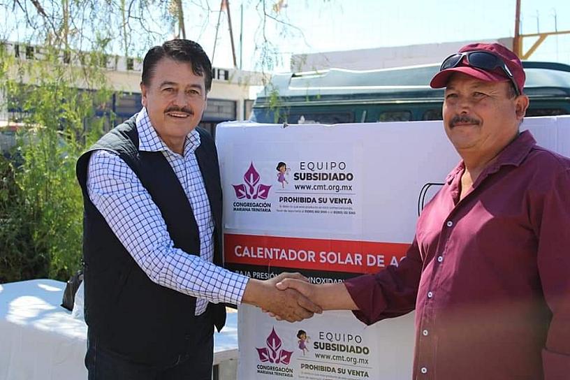 PROMUEVEN FEMAT Y CMT ENTREGA DE 146 CALENTADORES SOLARES