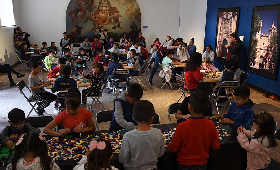PROMUEVEN LA PAZ Y LOS VALORES CON TALLER DE LEGOS