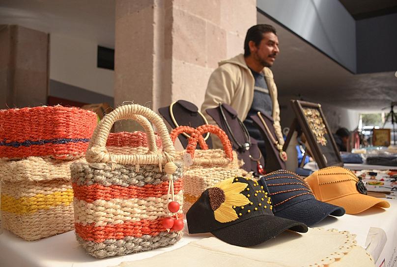 PROMUEVEN TRABAJO DE ARTESANOS LOCALES