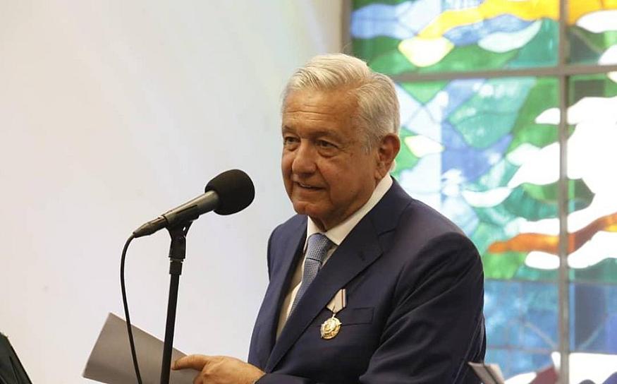 PROPONE AMLO NUEVA REVOLUCIÓN CUBANA