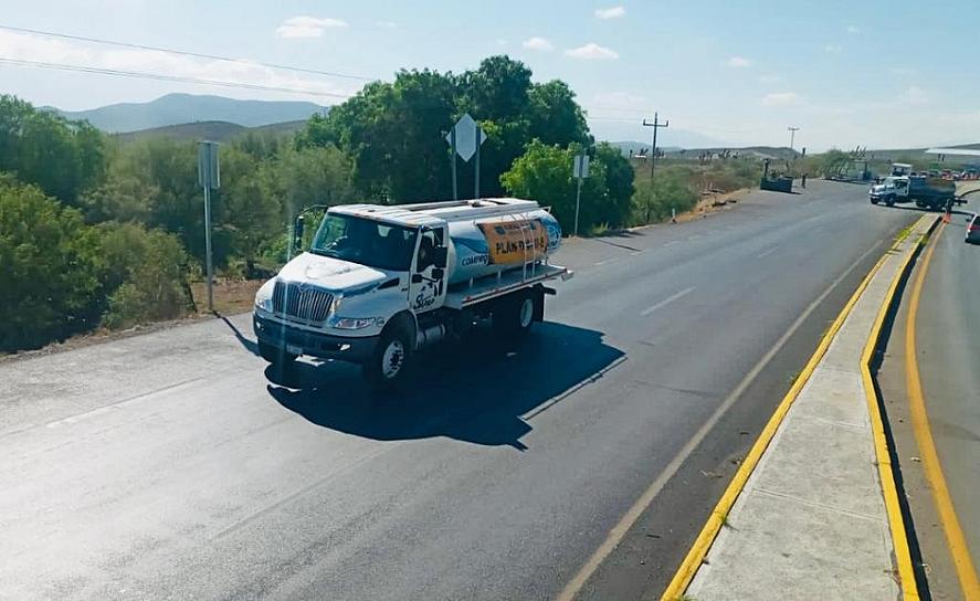 PROPORCIONA GOBIERNO DE ZACATECAS PIPAS DE AGUA A NUEVO LEÓN 