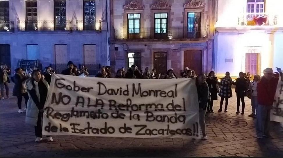 Protestan integrantes de la Banda Sinfónica por reforma al reglamento  