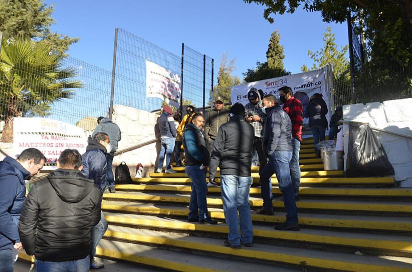 PROTESTAN MAESTROS DE LA SECCIÓN 34 DE SNTE