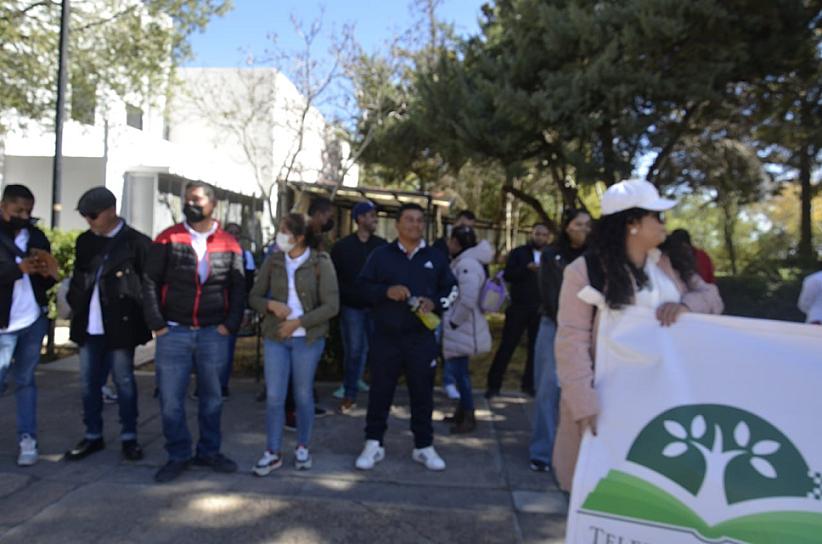 PROTESTAN MAESTROS DE TELEBACHILLERATO; EXIGEN PAGOS