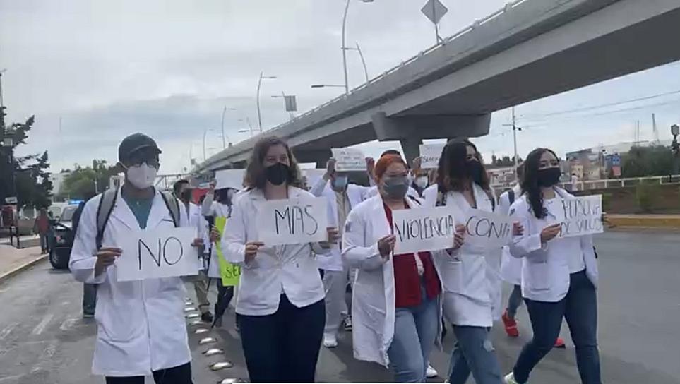 DEMANDAN MÉDICOS PASANTES SEGURIDAD PARA REALIZAR SU SERVICIO SOCIAL
