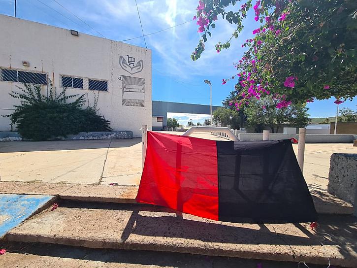 PROTESTAN UNIVERSITARIOS ANTE COMPRA DEL SPAUAZ DE UN INMUEBLE