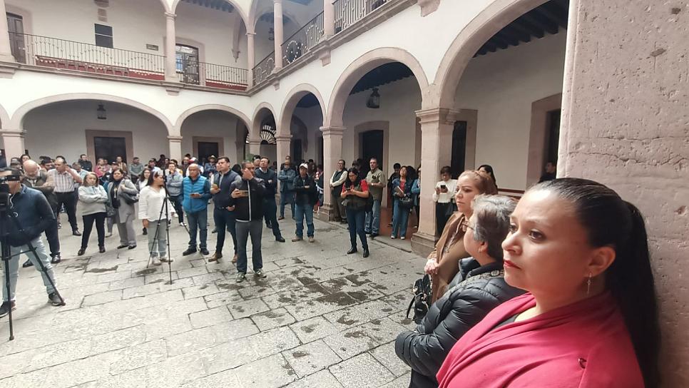 Protesta SPAUAZ en Rectoría y exige respeto a sus derechos laborales