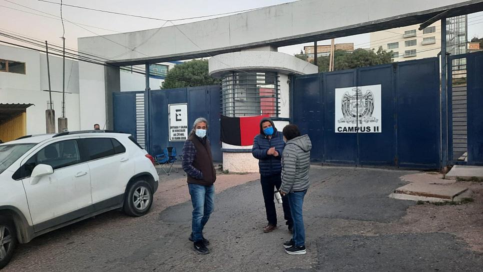 DOCENTES AHORA BLOQUEAN EL CAMPUS II DE LA UAZ