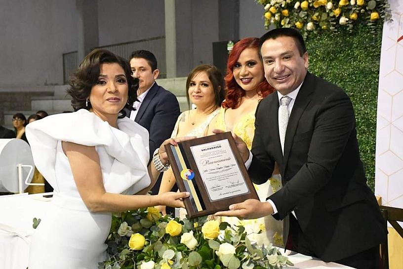 FESTEJAN A MAESTROS EN VALPARAÍSO