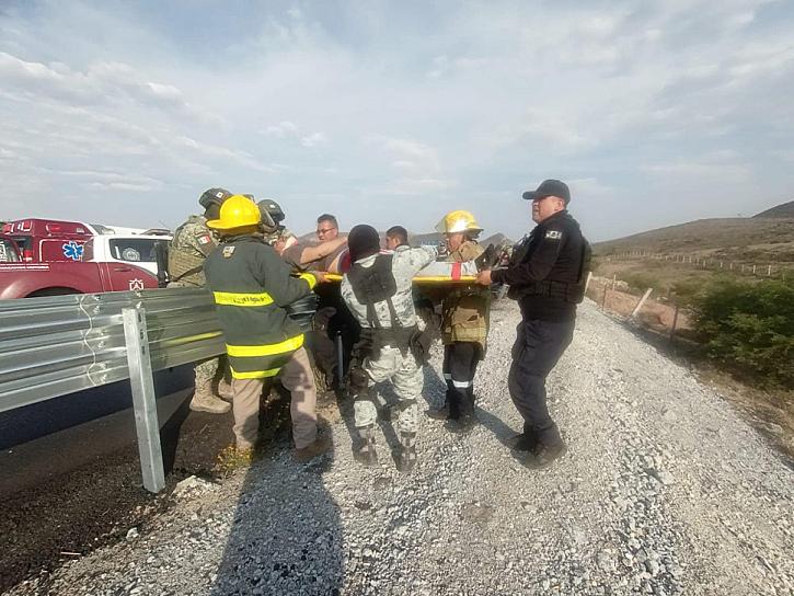 TRÁGICO CHOQUE EN LA CARRETERA ZACATECAS - AGUASCALIENTES; HAY UN MUERTO Y DOS HERIDOS