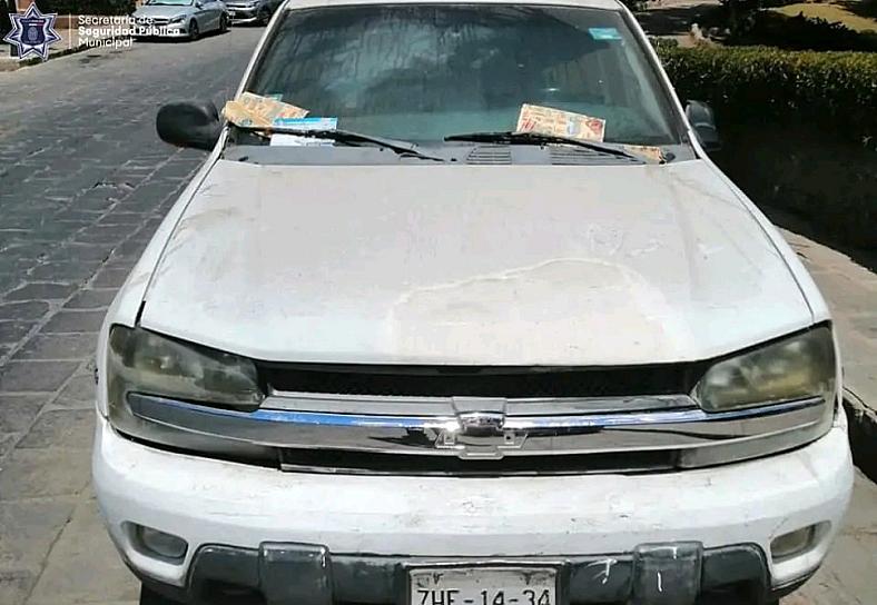 ASEGURA POLICÍA DE LA CAPITAL UN VEHÍCULO ABANDONADO Y DESVALIJADO