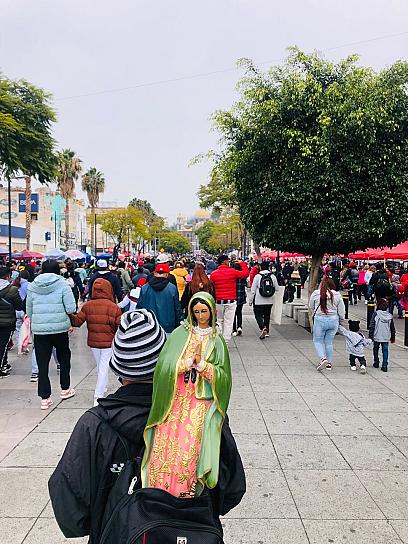 VENERAN MILES A LA MORENITA EN LA BASÍLICA