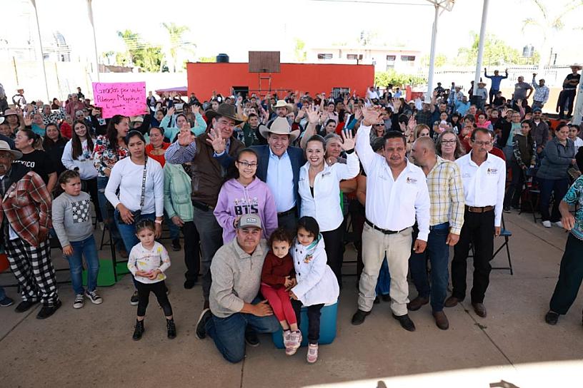 Garantiza gobernador pago de programas sociales y continuar el rescate carretero