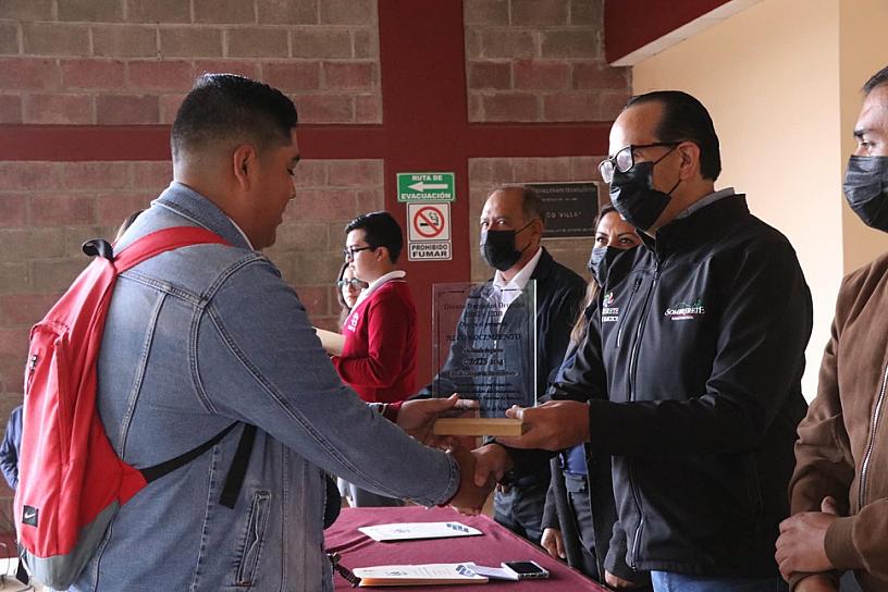 REALIZA ALAN MURILLO ACTO CÍVICO POR CICLO ESCOLAR