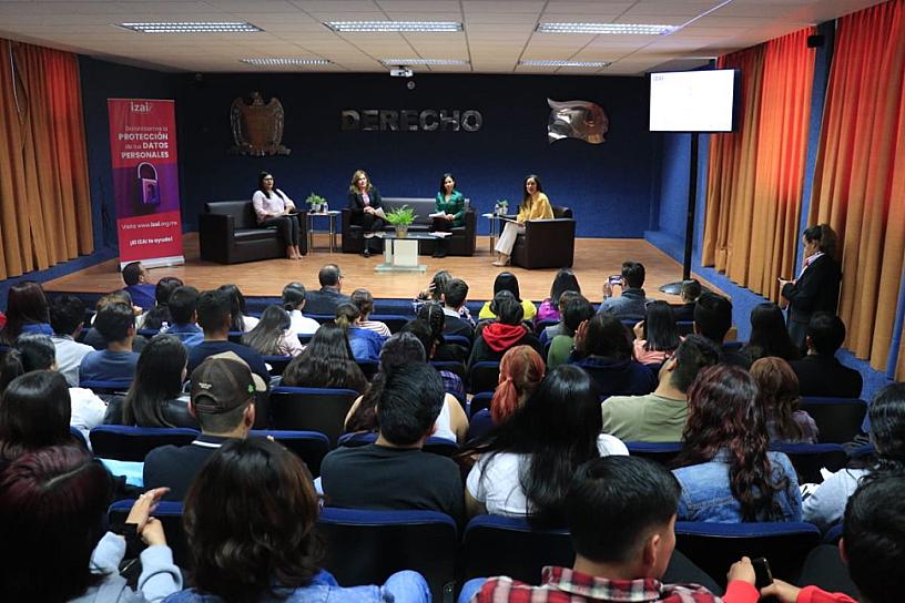 REALIZA IZAI CONVERSATORIO SOBRE EDUCACIÓN DIGITAL