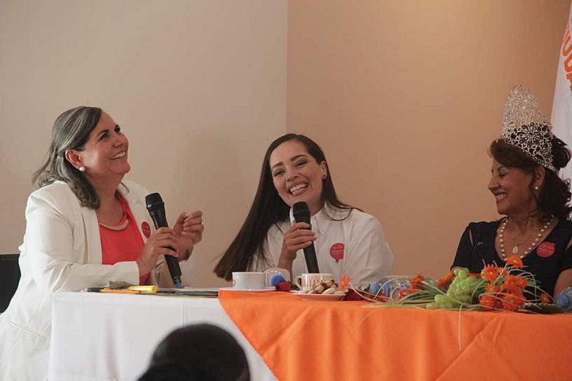 REALIZA MC CONVERSATORIO ‘EXPERIENCIAS DE LA MATERNIDAD’