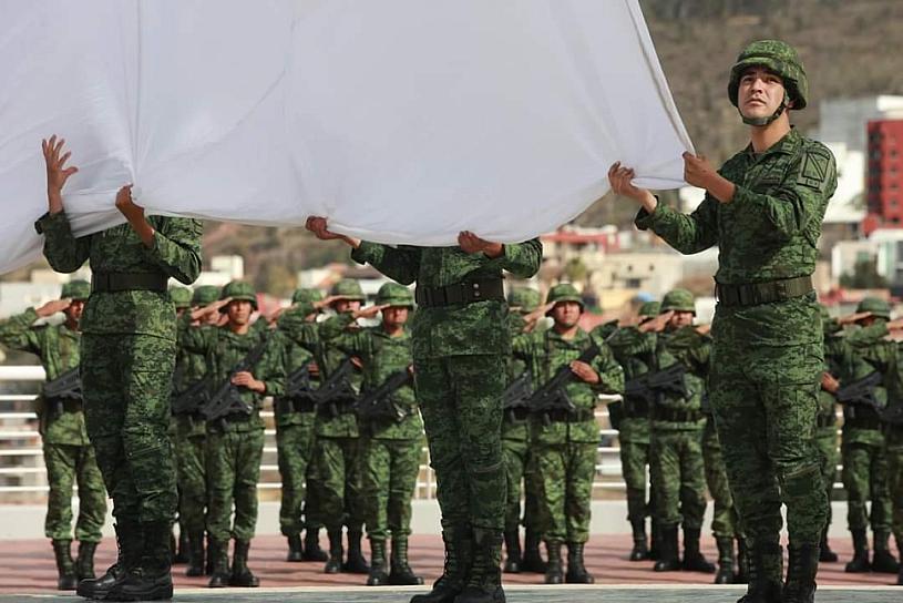 ENCABEZA GOBERNADOR CONMEMORACIÓN DEL DÍA DE LA BANDERA