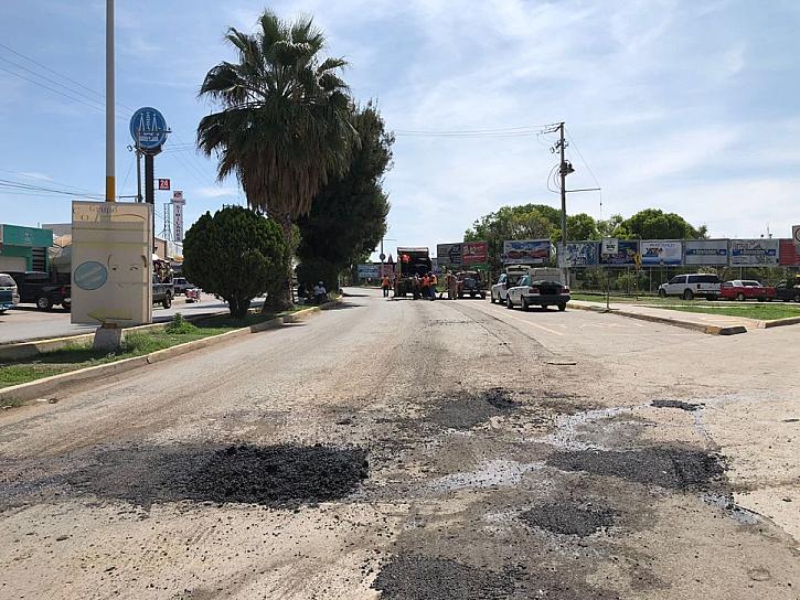 REALIZAN ACCIONES DE BACHEO EN RÍO GRANDE 
