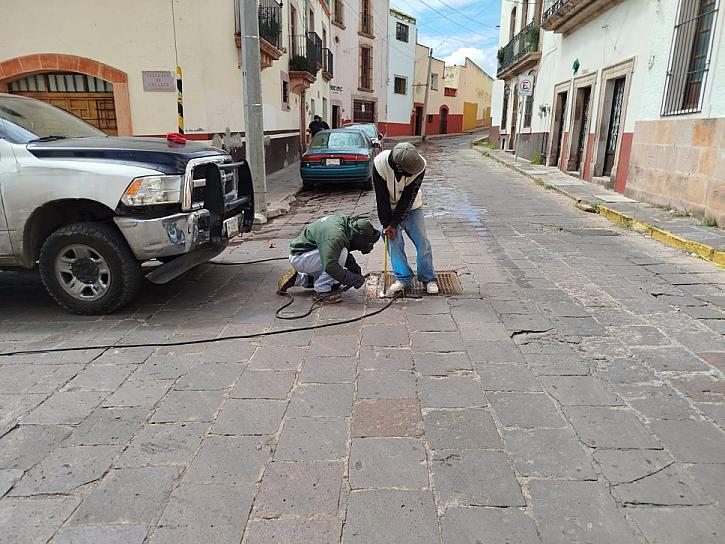 REALIZAN ACCIONES DE REHABILITACIÓN Y BACHEO EN EL CENTRO HISTÓRICO 