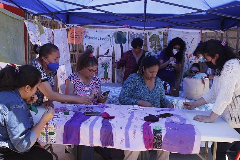 REALIZAN BAZAR MORADO SOLIDARIO EN MEMORIA DE LAS VÍCTIMAS DE FEMINCIDIO