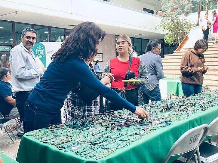 REALIZAN CAMPAÑA DE SALUD VISUAL EN EL AYUNTAMIENTO DE ZACATECAS