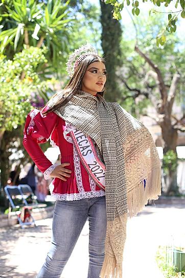 REALIZAN DEMOSTRACIÓN DEL USO DEL TRADICIONAL REBOZO EN JEREZ