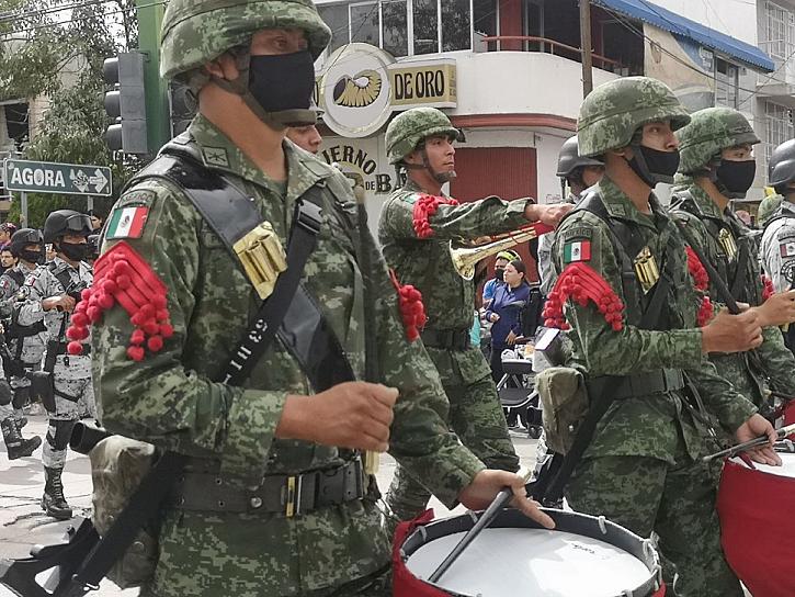 REALIZAN DESFILE CONMEMORATIVO DE INDEPENDENCIA EN EL MINERAL 