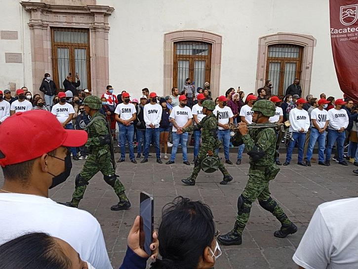 REALIZAN DESFILE CÍVICO-MILITAR EN LA CAPITAL