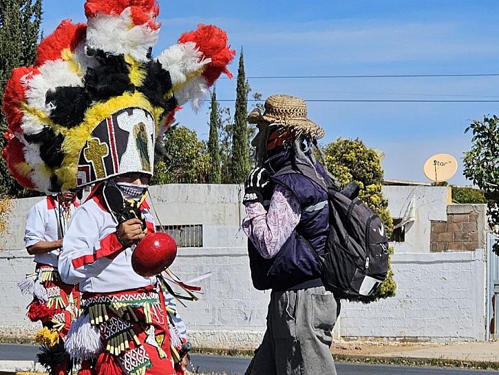 Realizan desfile y bendición de danzas en Fresnillo