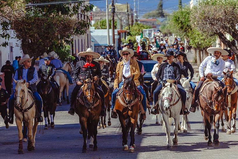 Realizan en Jerez la primera cabalgata por el bienestar
