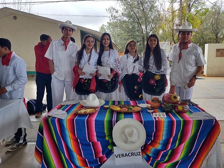 REALIZAN ESTUDIANTES DEL COBAEZ EXPOSICIÓN GASTRONÓMICA