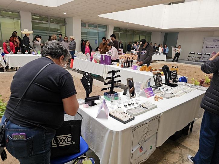 REALIZAN EXPO PRODUCTORES EN LA PRESIDENCIA MUNICIPAL DE FRESNILLO 