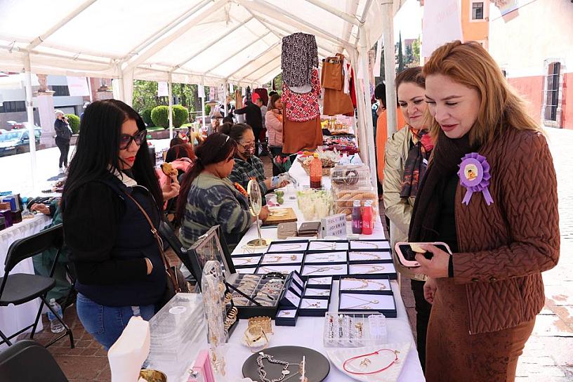 REALIZAN EXPO VENTA EN APOYO A MUJERES FRESNILLENSES 